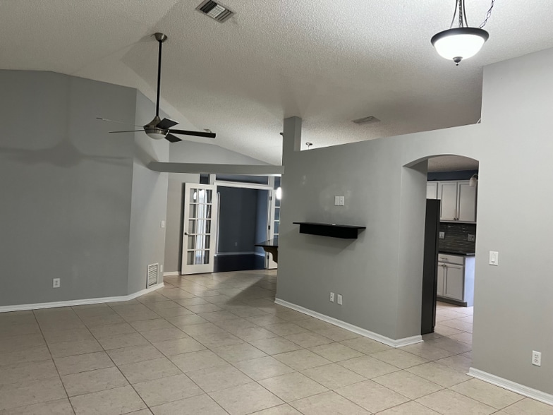 Building Photo - 1207 Auburn Lakes Dr