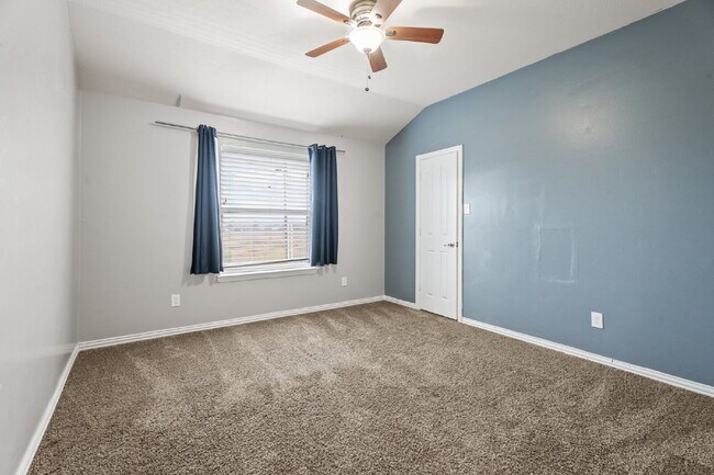 Building Photo - "Charming 4-Bed Home with Elegant Granite Touches & 2.5 Baths!"