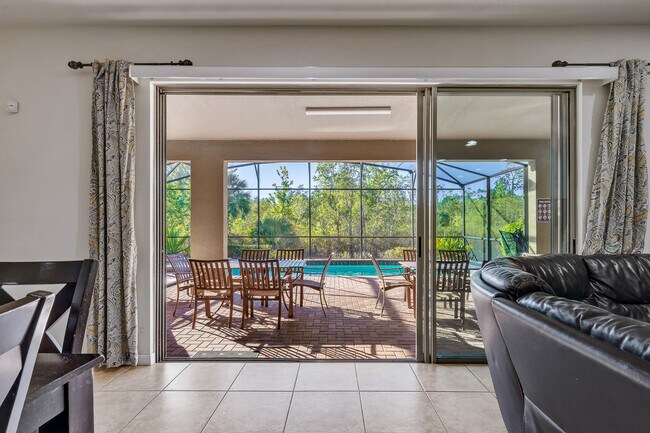 Building Photo - 8845 Rhodes St