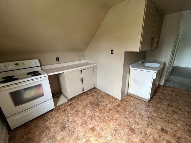 Building Photo - 525 2nd St SE