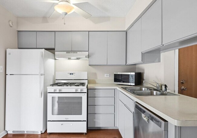 Building Photo - 11 Echo Ct