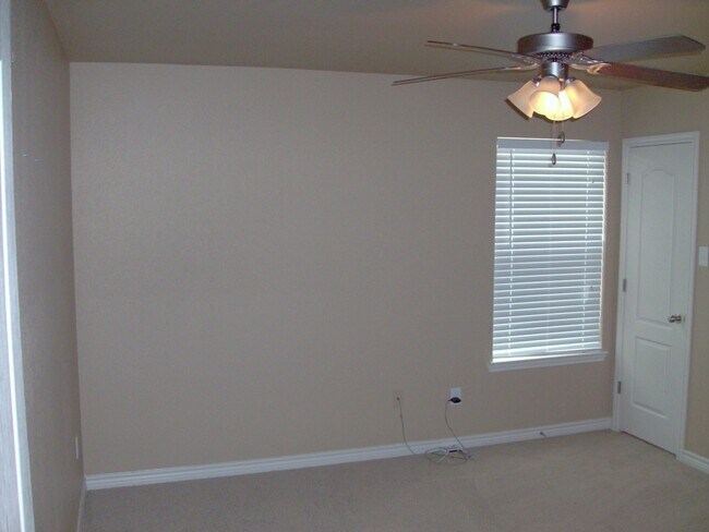 Building Photo - Beautiful 2 bed/2 bath off of Bunny Trail ...