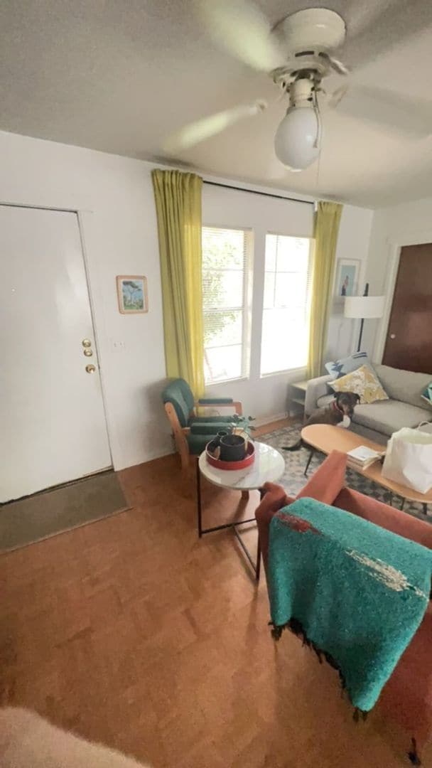 Building Photo - 1 bed Hyde Park Area home