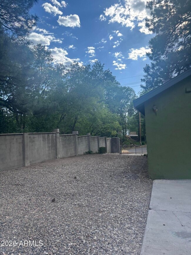 Building Photo - 323 S Elden St
