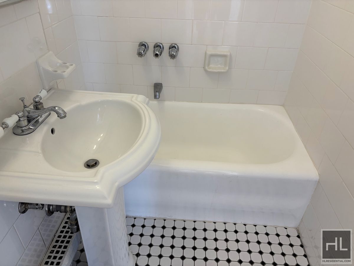 Building Photo - Christopher Street