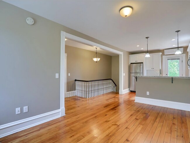 Building Photo - 28 E Vine St