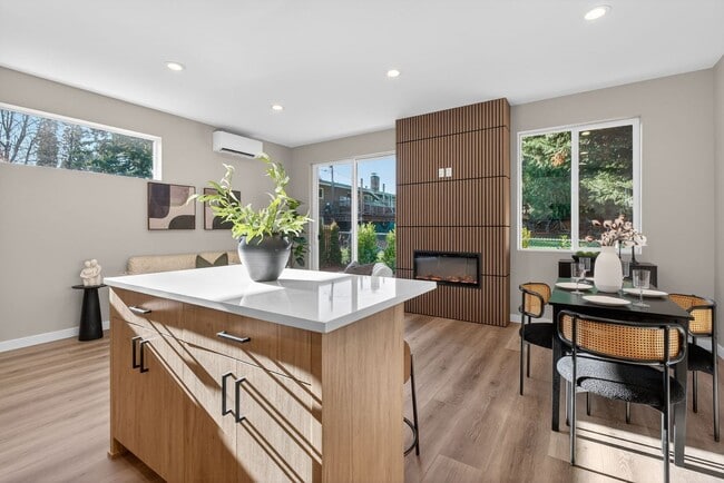 Building Photo - 10907 SE Home Ave