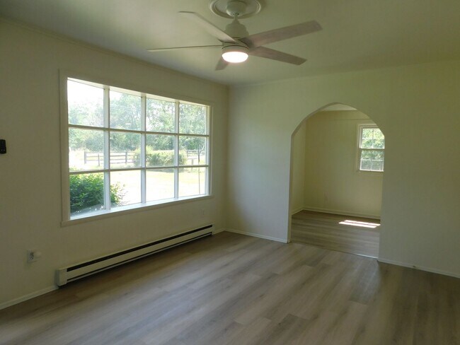 Building Photo - Price Reduced!!! $1950/Month