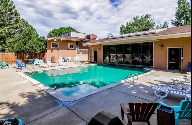 Building Photo - 501 Golden Cir