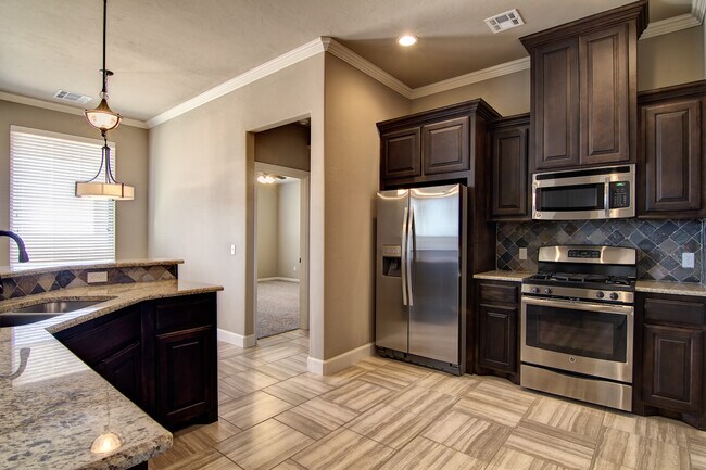 Building Photo - Beautiful Foster Signature Home in Great Location!
