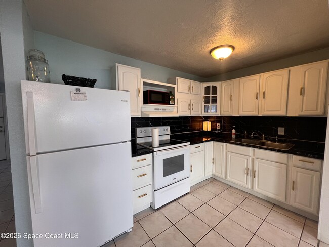 Building Photo - 2807 Tropic Rd