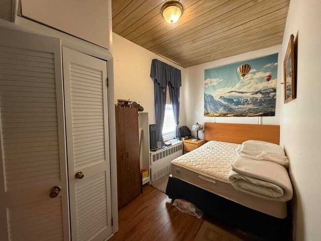 Building Photo - 609 38th St