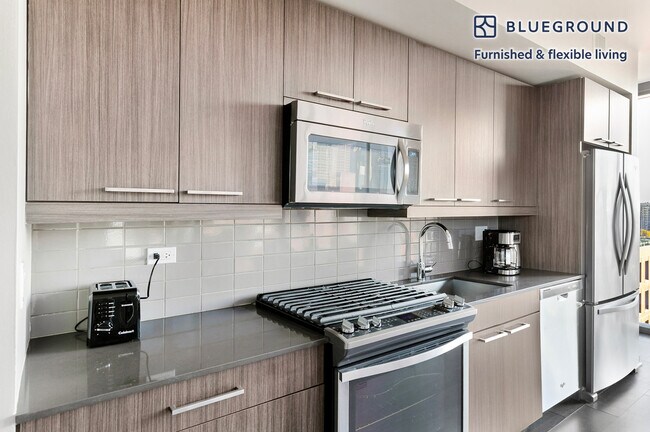 Building Photo - 730 W Couch Pl