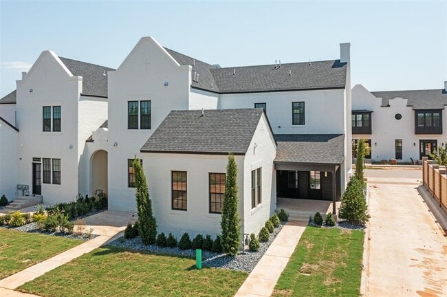 Building Photo - 18817 Selah Wy