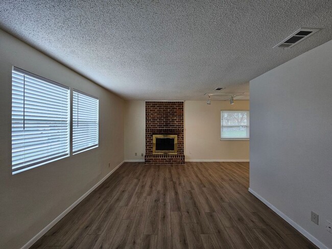 Building Photo - 2203 Wheeler Cir