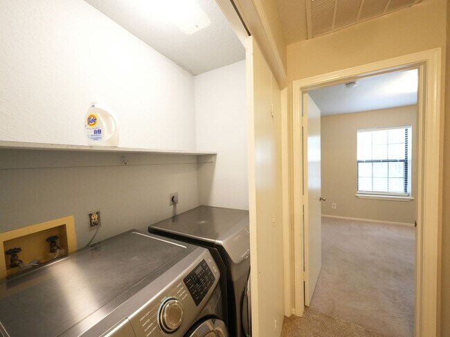 Building Photo - 3 Bed | 2 Bath | South Tulsa