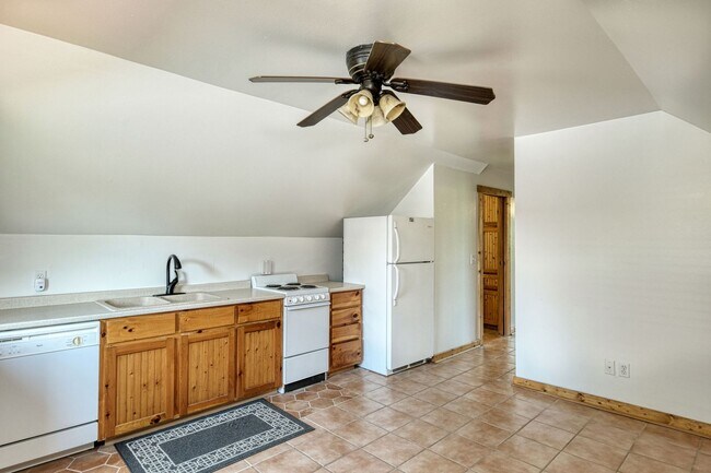 Building Photo - Custom Home with Separate Apartment