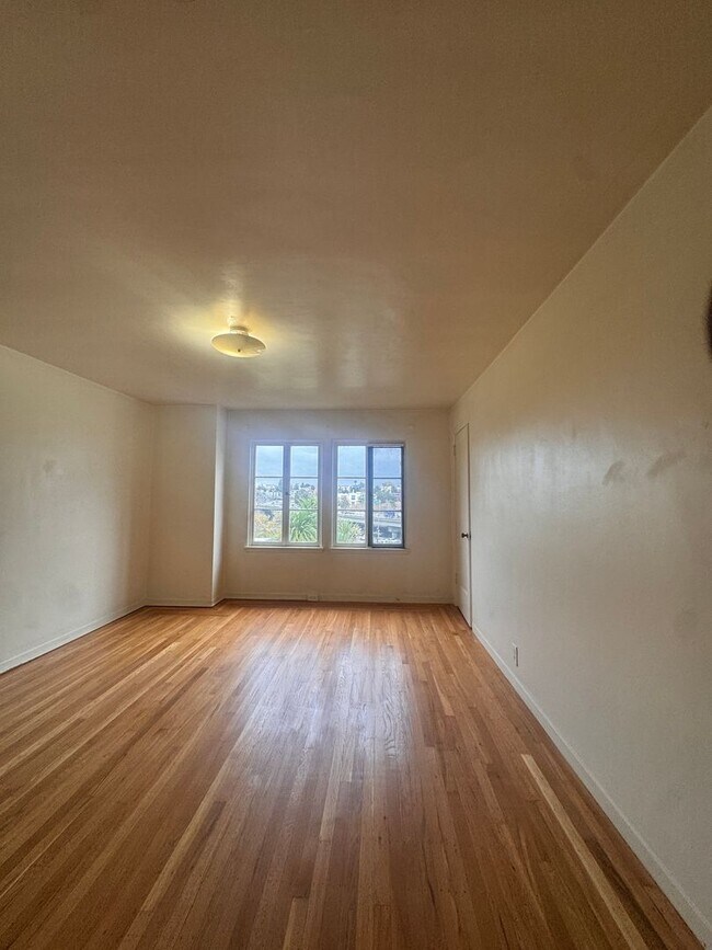 Building Photo - 31 Excelsior Ct