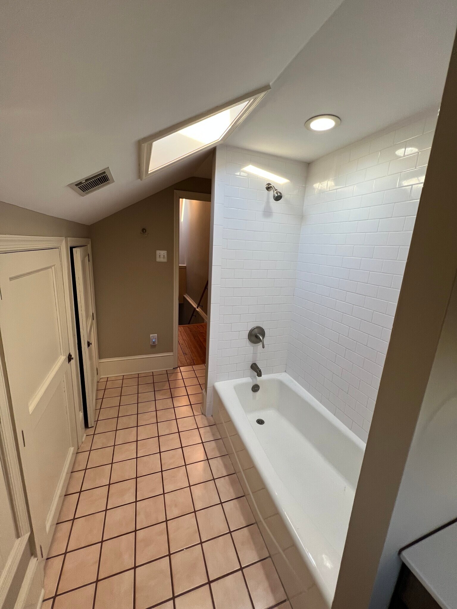 Building Photo - 207 E Main St