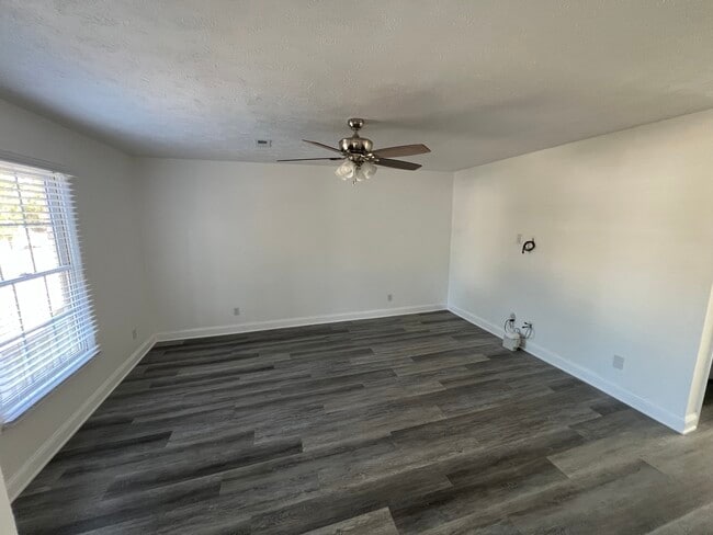 Building Photo - 48 Fox Run Ln