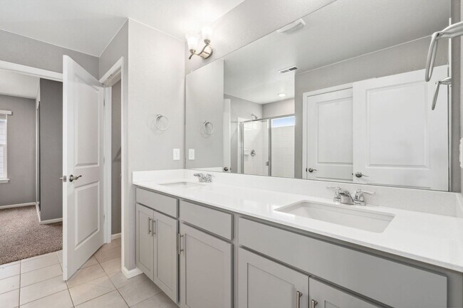 Building Photo - LOOK AND LEASE: MAY RENT FREE Spacious 4BD...