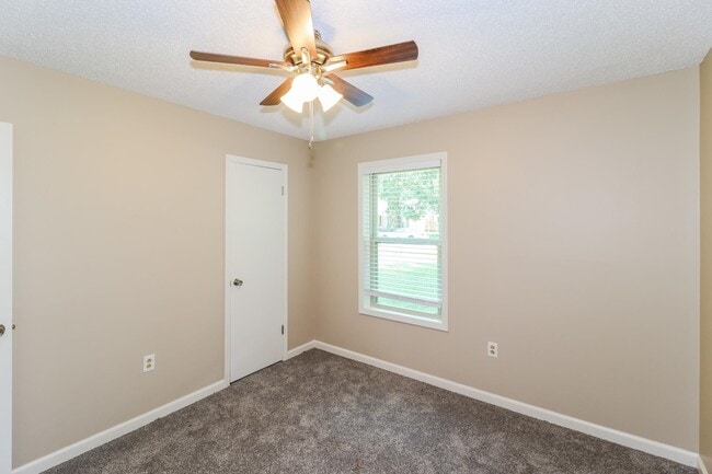 Building Photo - 5829 Lake Port Dr