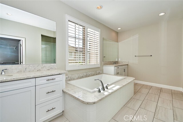 Building Photo - 116 Bridle Path
