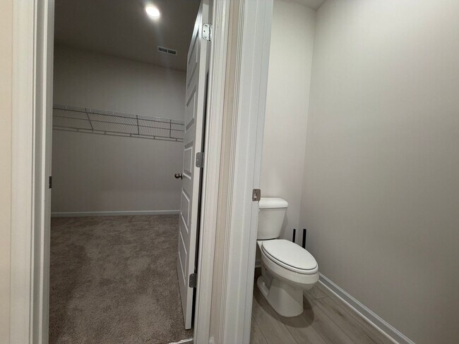 Building Photo - 26 Busby Dr SE