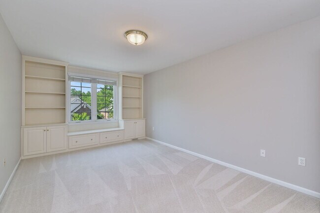 Building Photo - 410 Delnor Glen Dr
