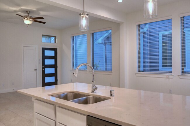Building Photo - 1535 Crystal Stream Dr