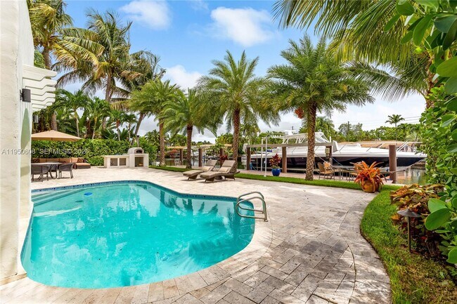 Building Photo - 12515 Palm Rd