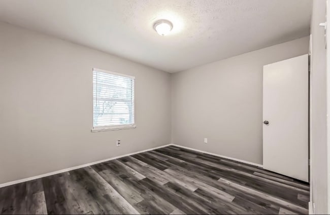 Building Photo - 2709 Clover Valley Dr