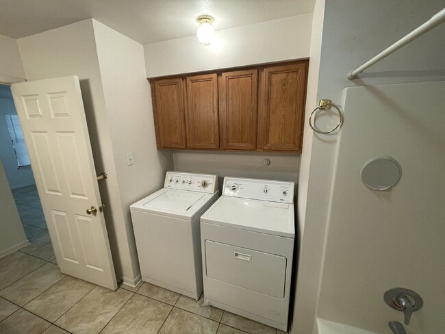 Building Photo - 2 Bed/1 Bath in Pleasanton, TX