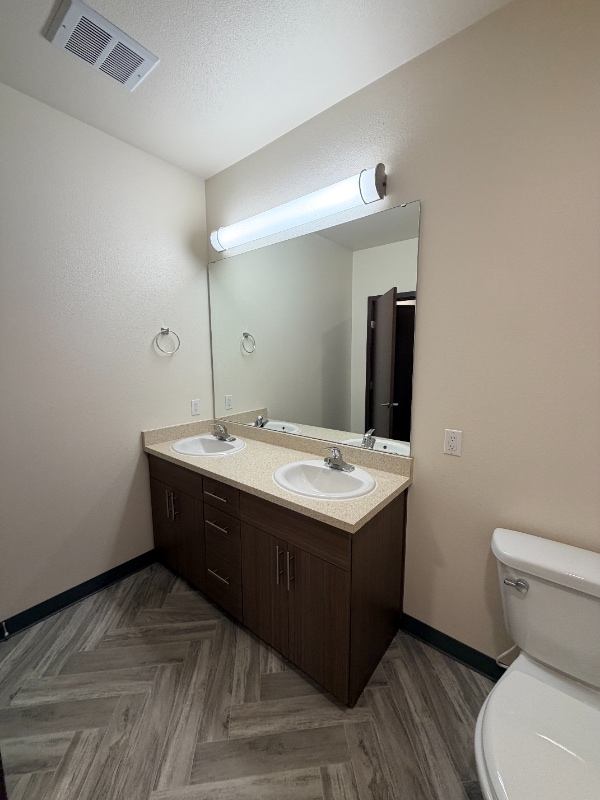 Building Photo - 580 8th Ave NE