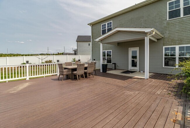 Building Photo - SPACIOUS Newer Construction Home in Pikevi...
