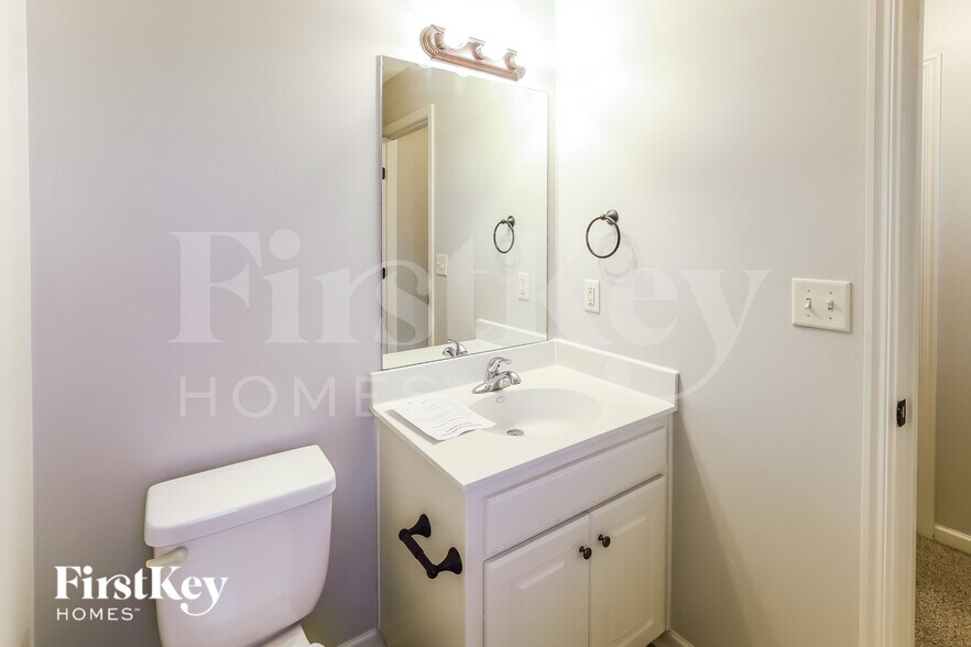 Building Photo - 11109 Highview Rd