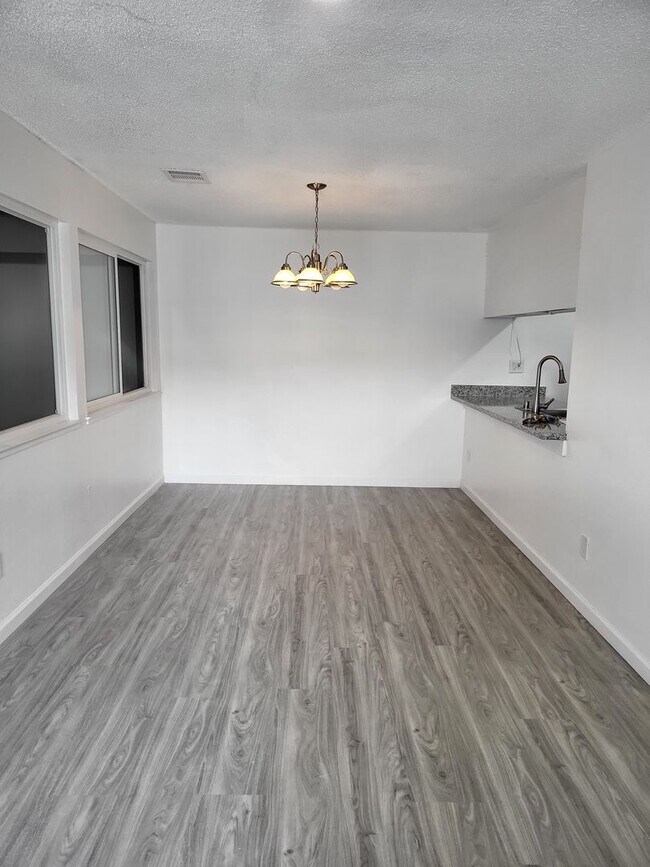 Building Photo - Beautifully remodeled 3 bedroom, 2 bath Home with bonus room