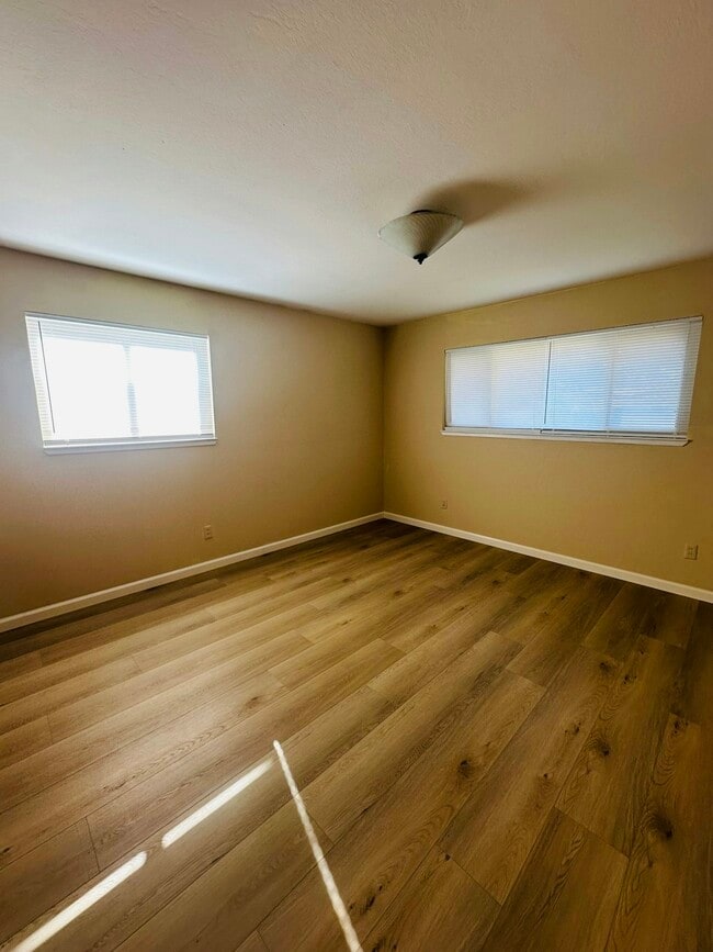 Building Photo - 6713 Greenleaf Dr