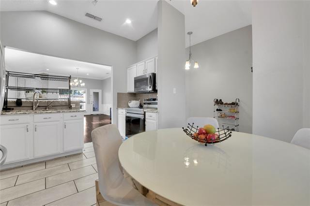 Building Photo - 2832 Claremont Dr