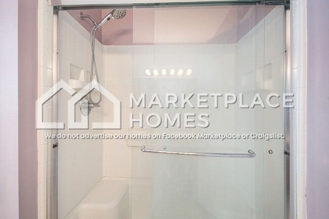 Building Photo - 4722 Torrington Dr SE