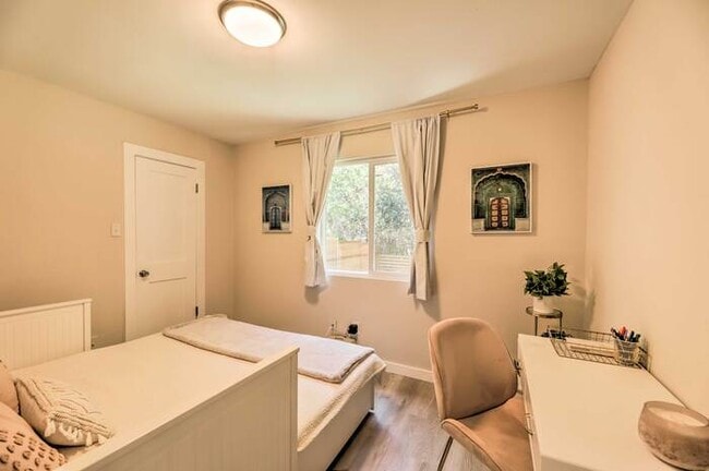 Building Photo - 6204 Wagon Bend