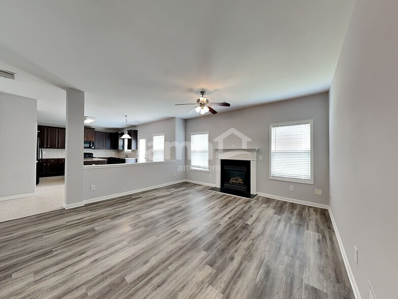 Building Photo - 3613 Walking Stick Way NE