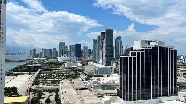 Building Photo - 1750 N Bayshore Dr