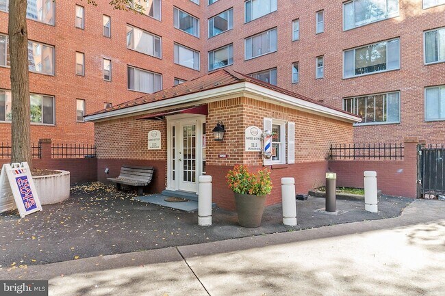 Building Photo - 1021 Arlington Blvd