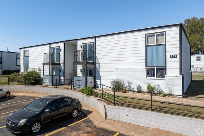Building Photo - 451 Tinker Diagonal St