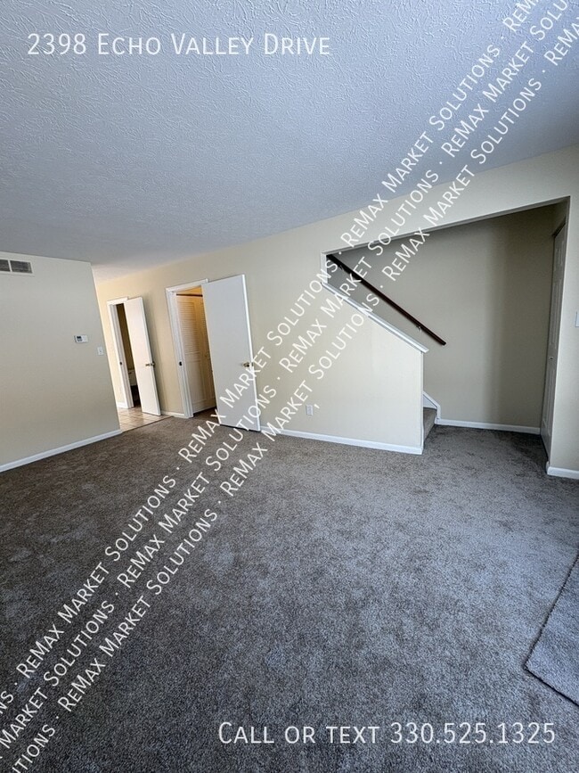 Building Photo - 2398 Echo Valley Dr