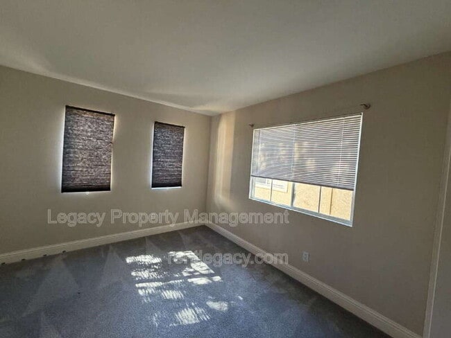 Building Photo - 4010 Hiller Ln