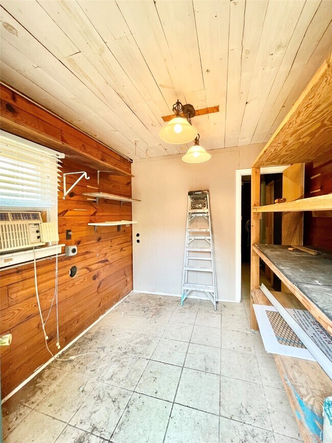 Building Photo - 831 Pizer St