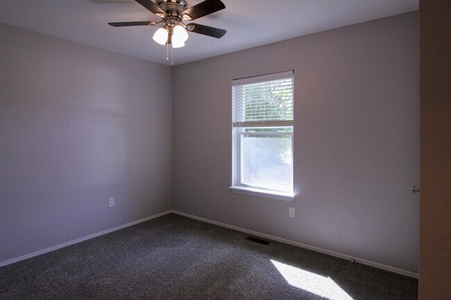 Building Photo - Freshly Remodeled & Ready For You To Call Home!