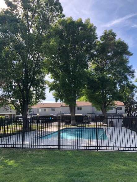 pool near the house - 3555 Northwood Dr